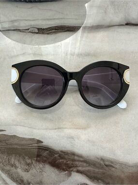 Brand New Black & White Oversized Cat Eye Sunglasses Gold Detail